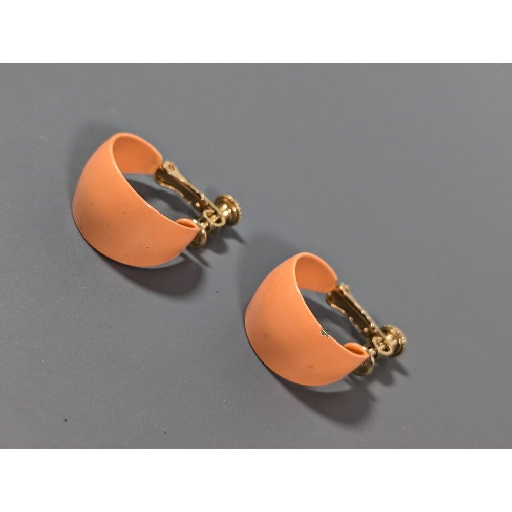 Vintage Napier Orange Peach‎ Metal Hoop Earrings Screw Back CLip - Picture 4 of 8